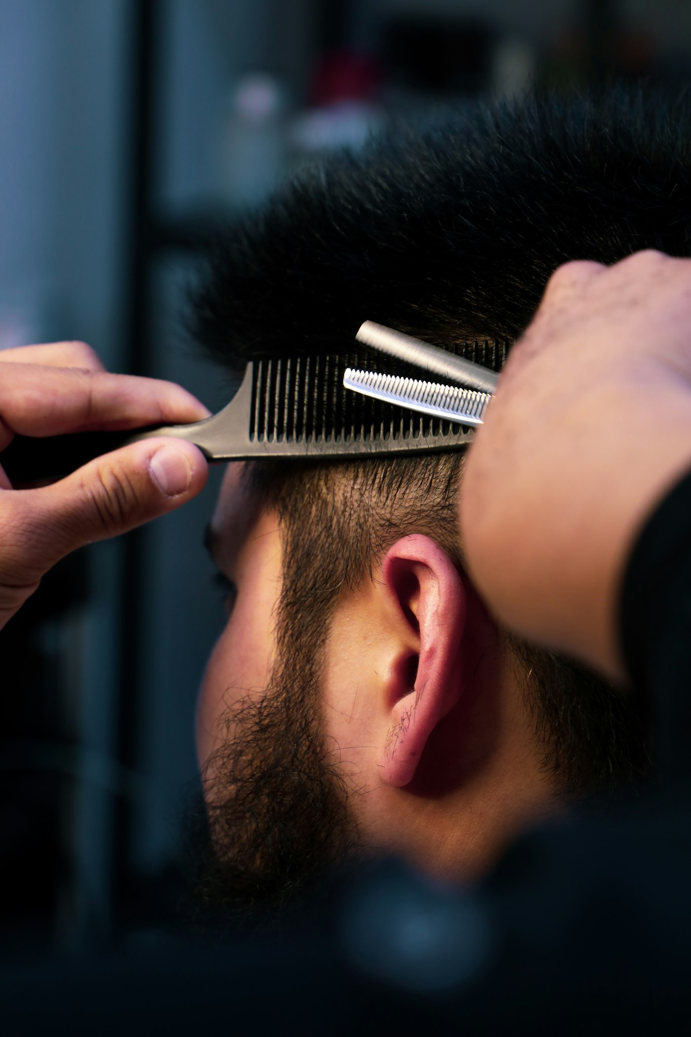 Thinning shears and comb working through hair